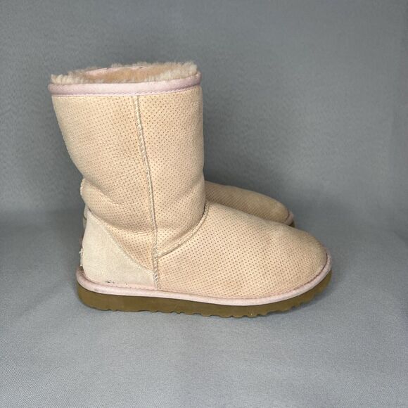 Womens UGG Boots Light Pink Tan Classic Short Perforated Suede Wool Boho Sz 6 - Picture 5 of 16